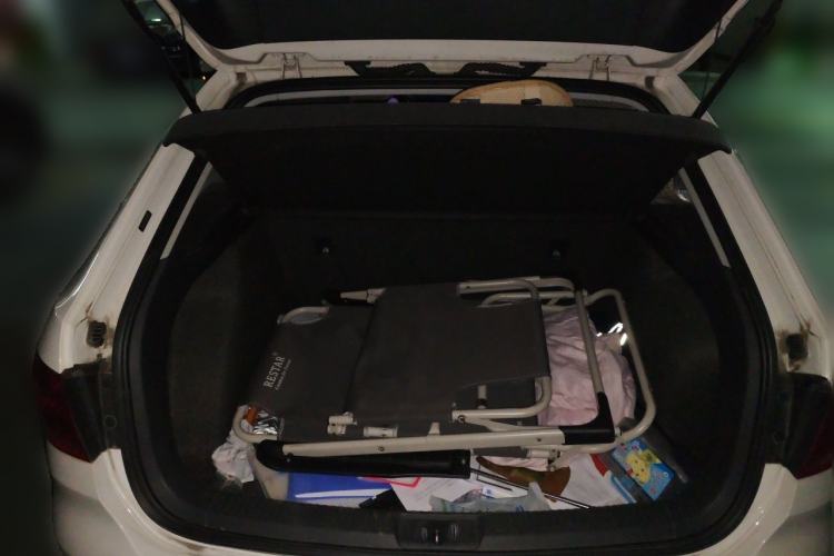 Used Volkswagen Gran Lavida 2013 1.6L Automatic Fashion Model Trunk