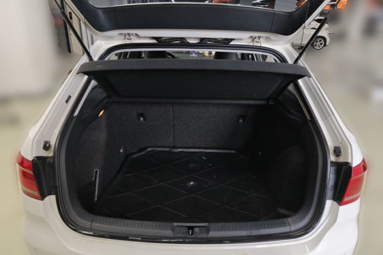 Used Volkswagen Gran Lavida 2013 1.4 TSI Automatic Comfort Model Trunk