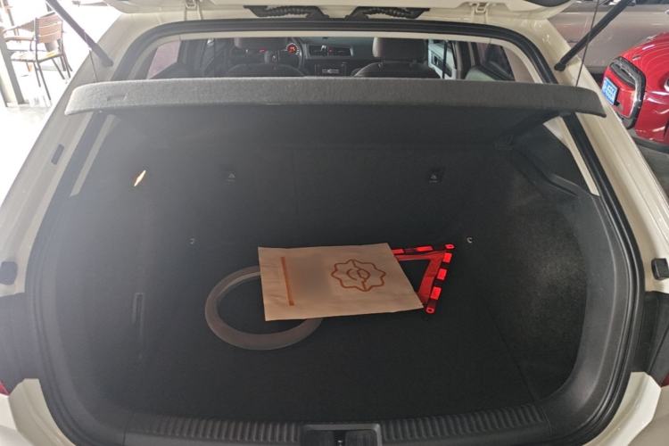 Used Volkswagen Gran Lavida 2013 1.6L Automatic Comfort Model Trunk