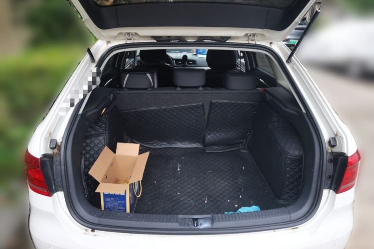 Used Volkswagen Gran Lavida 2013 1.6L Automatic Fashion Model Trunk