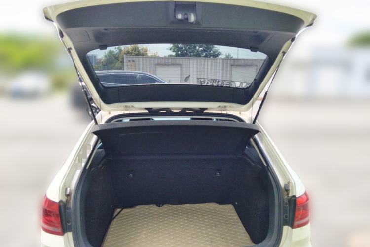 Used Volkswagen Gran Lavida 2013 1.6L Automatic Fashion Model Trunk