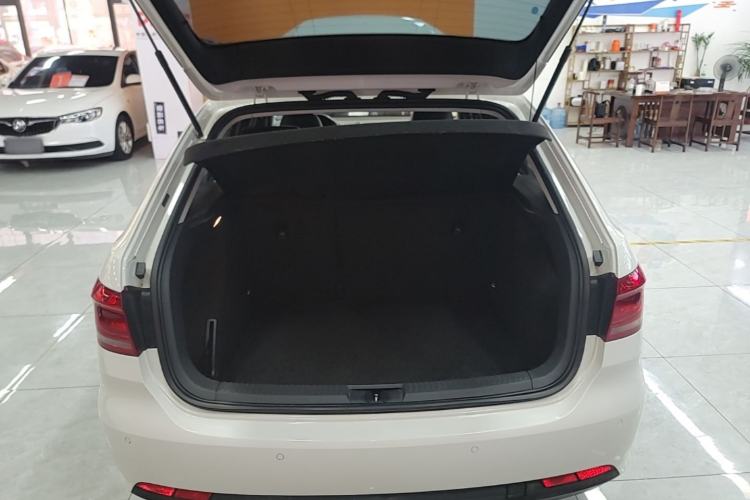 Used Volkswagen Gran Lavida 2013 1.4 TSI Automatic Comfort Model Trunk