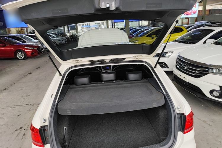 Used Volkswagen Gran Lavida 2013 1.6L Automatic Comfort Model Trunk