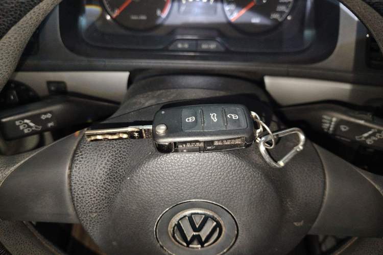 Used Volkswagen Gran Lavida 2013 1.6L Automatic Fashion Model Vehicle Key