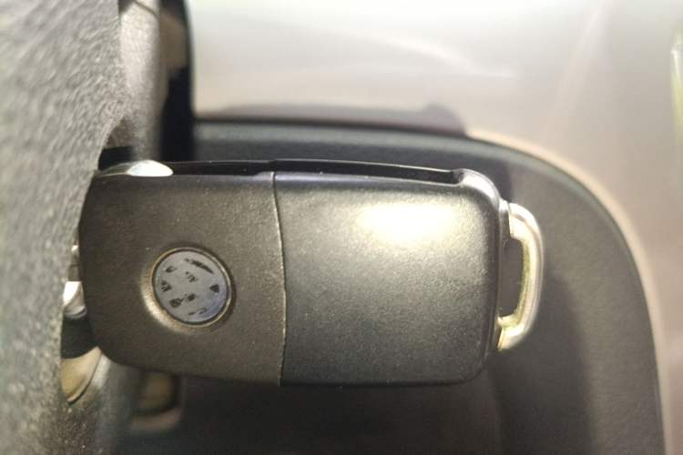 Used Volkswagen Gran Lavida 2013 1.6L Automatic Fashion Model Vehicle Key