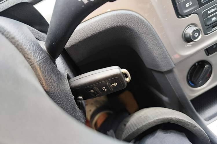 Used Volkswagen Gran Lavida 2013 1.6L Automatic Fashion Model Vehicle Key