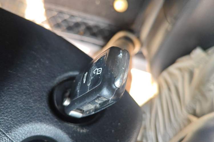 Used Volkswagen Gran Lavida 2013 1.6L Automatic Fashion Model Vehicle Key