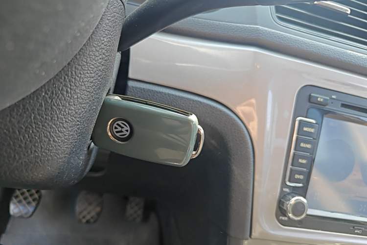 Used Volkswagen Gran Lavida 2013 1.6L Manual Fashion Model Vehicle Key