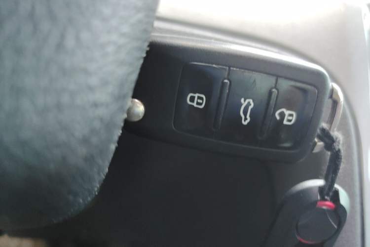 Used Volkswagen Gran Lavida 2013 1.4 TSI Automatic Comfort Model Vehicle Key