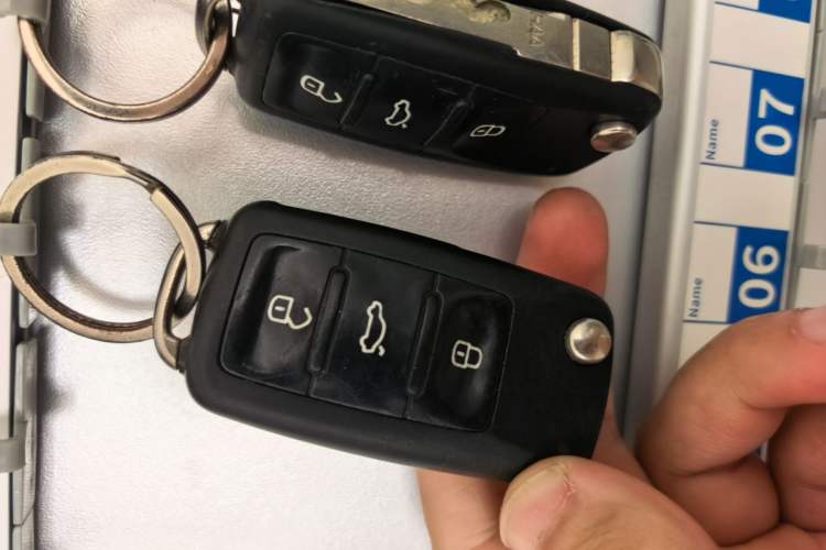 Used Volkswagen Gran Lavida 2013 1.4 TSI Automatic Comfort Model Vehicle Key