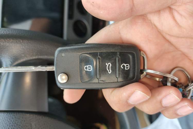 Used Volkswagen Gran Lavida 2013 1.6L Manual Fashion Model Vehicle Key