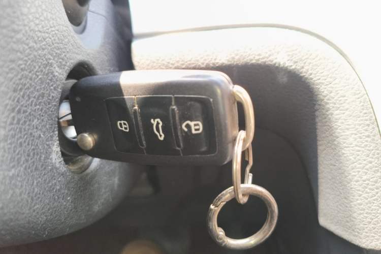 Used Volkswagen Gran Lavida 2013 1.6L Automatic Fashion Model Vehicle Key