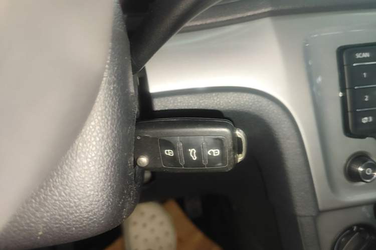 Used Volkswagen Gran Lavida 2013 1.6L Automatic Fashion Model Vehicle Key