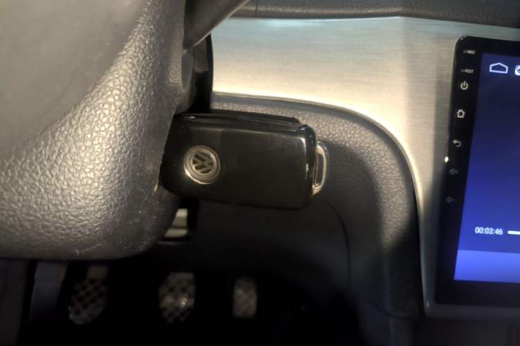 Used Volkswagen Gran Lavida 2013 1.6L Manual Fashion Model Vehicle Key