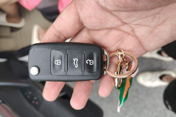 Used Volkswagen Gran Lavida 2013 1.6L Automatic Fashion Model Vehicle Key