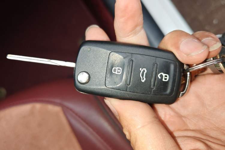 Used Volkswagen Gran Lavida 2013 1.6L Automatic Fashion Model Vehicle Key