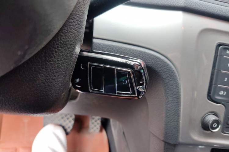 Used Volkswagen Gran Lavida 2013 1.6L Automatic Fashion Model Vehicle Key