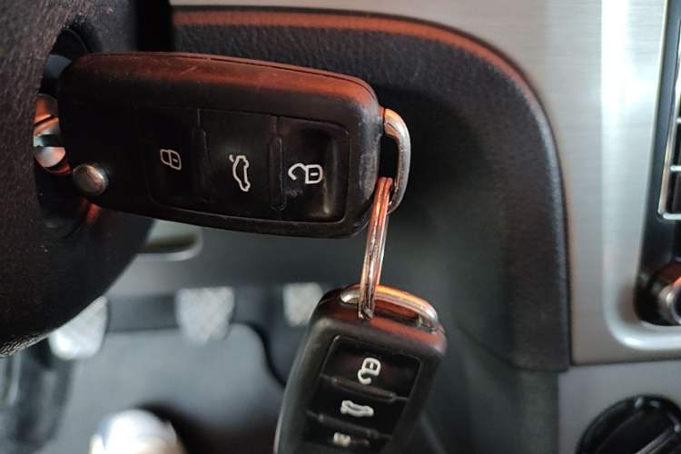 Used Volkswagen Gran Lavida 2013 1.6L Manual Comfort Model Vehicle Key