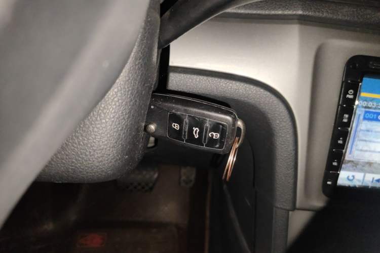 Used Volkswagen Gran Lavida 2013 1.4 TSI Automatic Comfort Model Vehicle Key