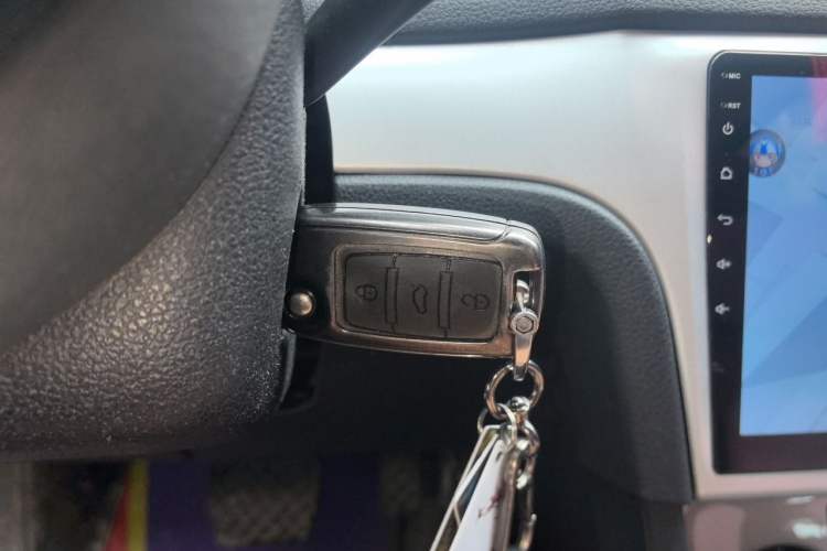 Used Volkswagen Gran Lavida 2013 1.6L Automatic Fashion Model Vehicle Key