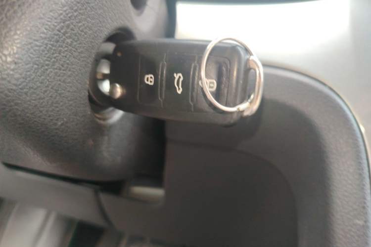 Used Volkswagen Gran Lavida 2013 1.6L Automatic Fashion Model Vehicle Key