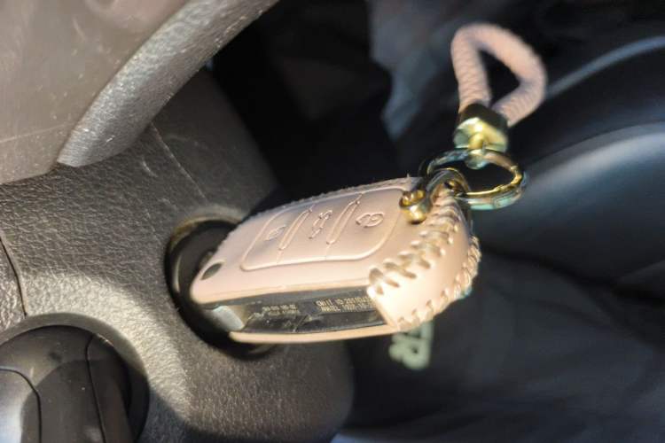 Used Volkswagen Gran Lavida 2013 1.6L Automatic Fashion Model Vehicle Key
