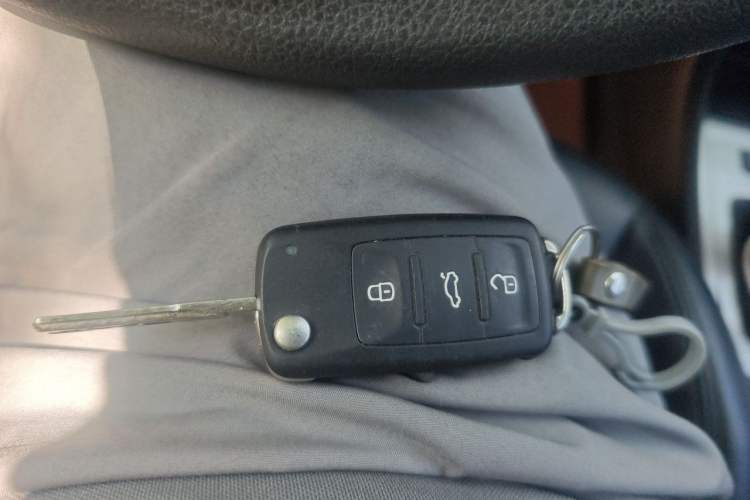 Used Volkswagen Gran Lavida 2013 1.6L Manual Fashion Model Vehicle Key