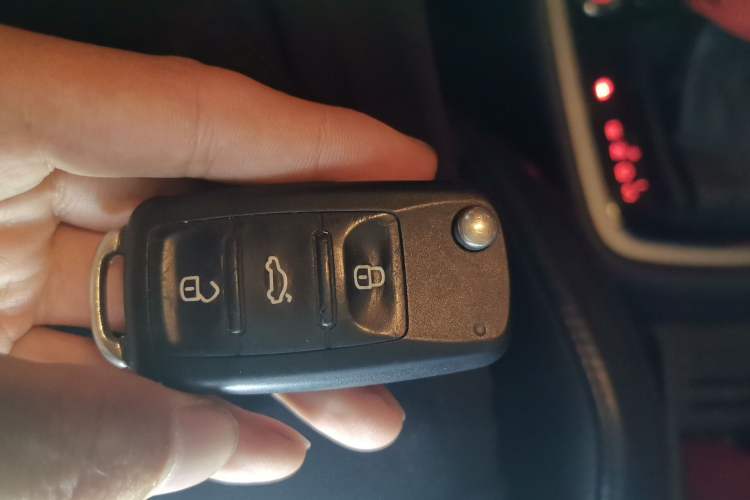 Used Volkswagen Gran Lavida 2013 1.4 TSI Automatic Luxury Model Vehicle Key