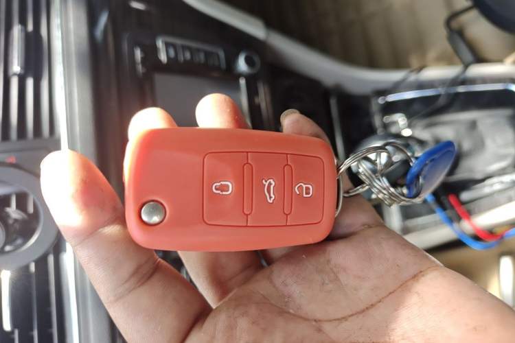 Used Volkswagen Gran Lavida 2013 1.6L Automatic Comfort Model Vehicle Key