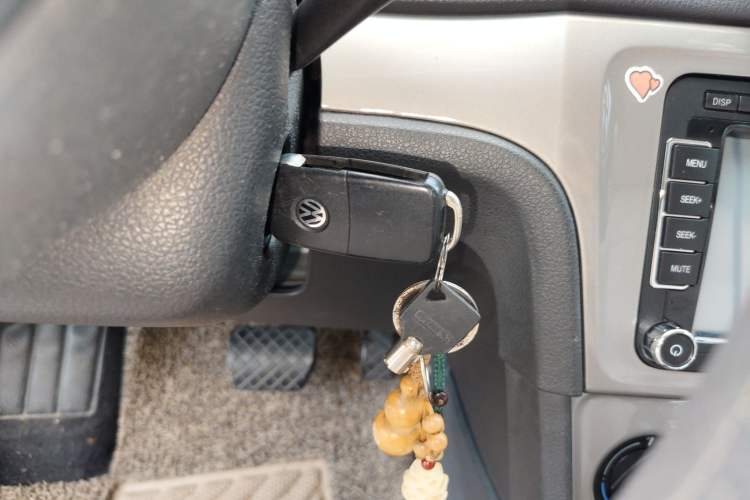 Used Volkswagen Gran Lavida 2013 1.6L Automatic Fashion Model Vehicle Key