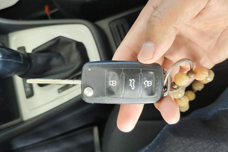 Used Volkswagen Gran Lavida 2013 1.6L Automatic Fashion Model Vehicle Key