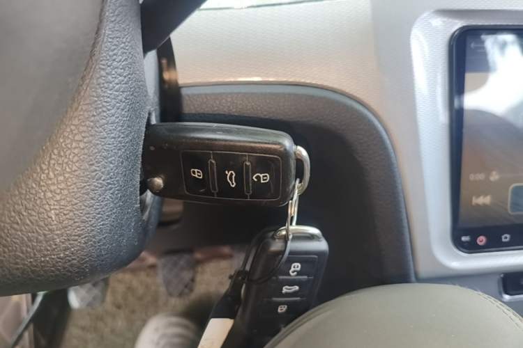 Used Volkswagen Gran Lavida 2013 1.6L Manual Comfort Model Vehicle Key