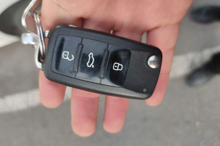Used Volkswagen Gran Lavida 2013 1.6L Manual Comfort Model Vehicle Key