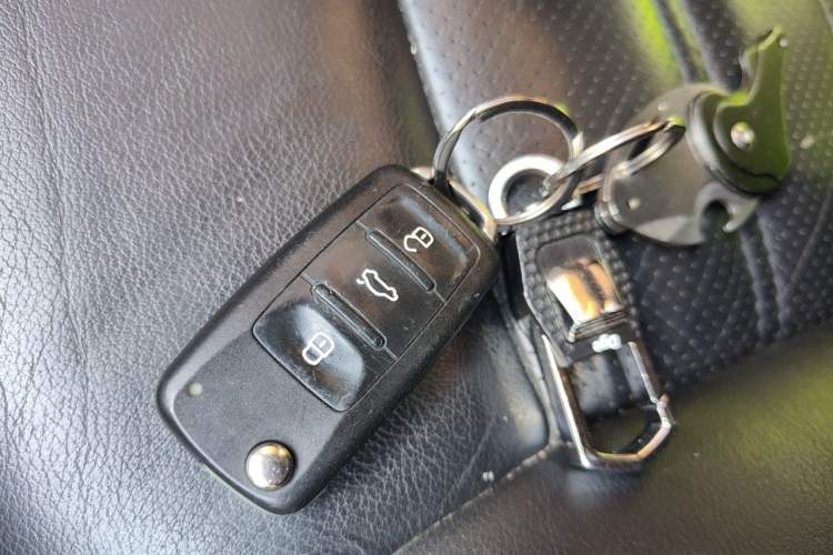 Used Volkswagen Gran Lavida 2013 1.4 TSI Automatic Luxury Model Vehicle Key
