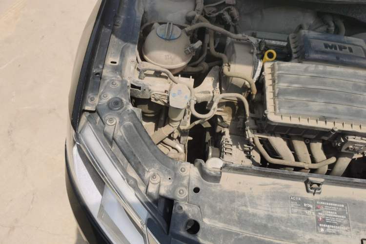 Used Volkswagen Gran Lavida 2014 1.6L Automatic Sport Edition Engine Bay Right