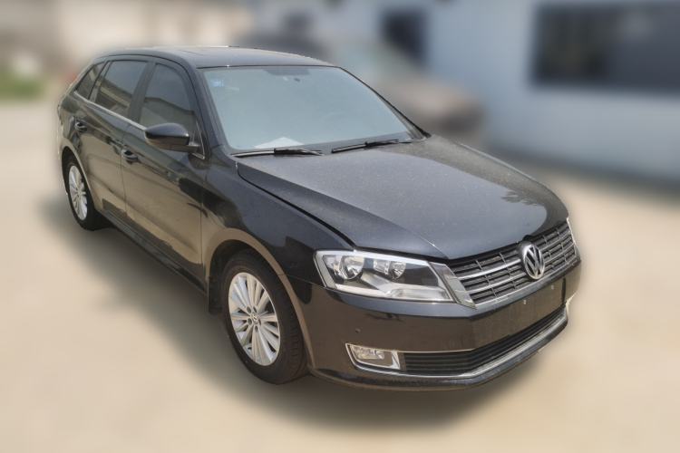 Used Volkswagen Gran Lavida 2014 1.6L Automatic Sport Edition Front Right 45 Deg