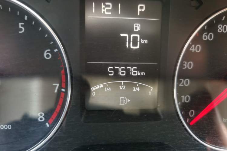 Used Volkswagen Gran Lavida 2014 1.6L Automatic Sport Edition Odometer Close Up