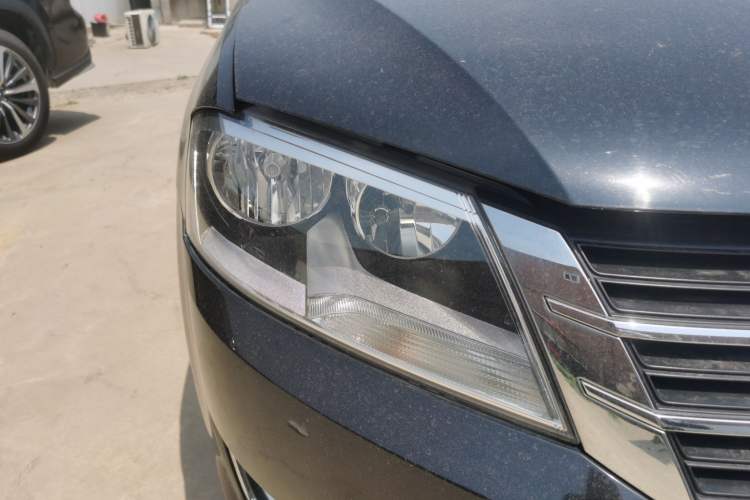 Used Volkswagen Gran Lavida 2014 1.6L Automatic Sport Edition Right Front Headlight
