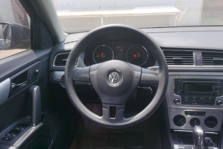 Used Volkswagen Gran Lavida 2014 1.6L Automatic Sport Edition Steering Wheel