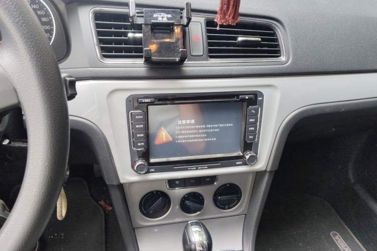 Used Volkswagen Gran Lavida 2014 1.6L Automatic Sport Edition Audio And AC Panel