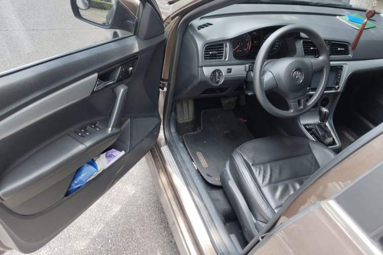 Used Volkswagen Gran Lavida 2014 1.6L Automatic Sport Edition Driver Seat