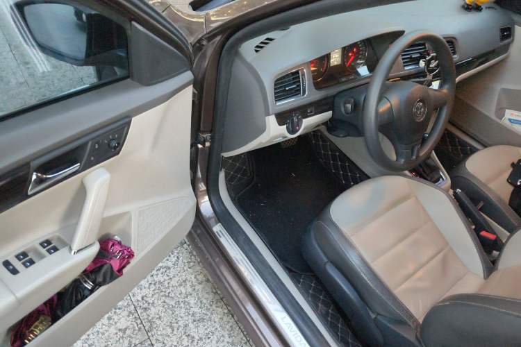 Used Volkswagen Gran Lavida 2014 1.6L Automatic Sport Edition Driver Seat