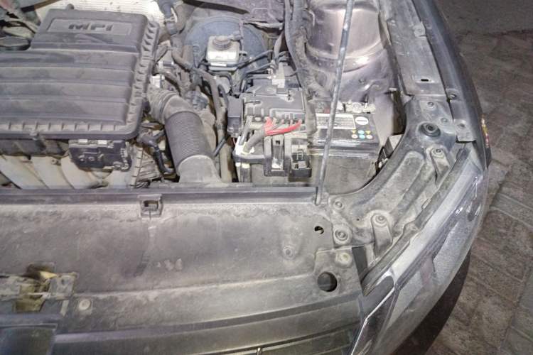 Used Volkswagen Gran Lavida 2014 1.6L Automatic Sport Edition Engine Bay Left