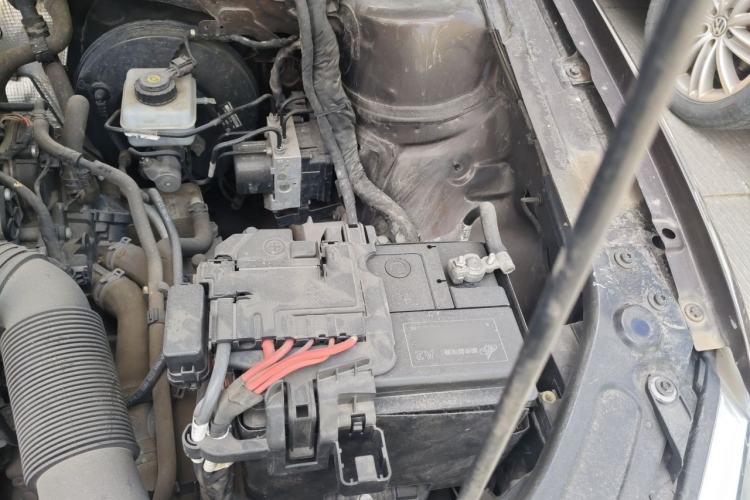 Used Volkswagen Gran Lavida 2014 1.6L Automatic Sport Edition Engine Bay Left
