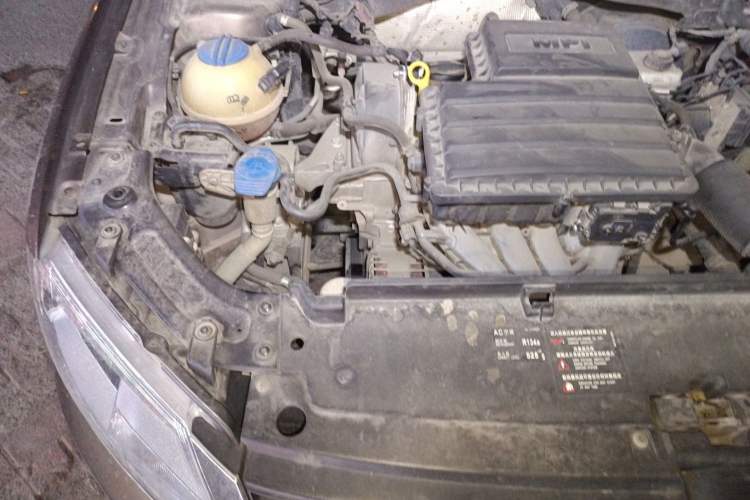 Used Volkswagen Gran Lavida 2014 1.6L Automatic Sport Edition Engine Bay Right