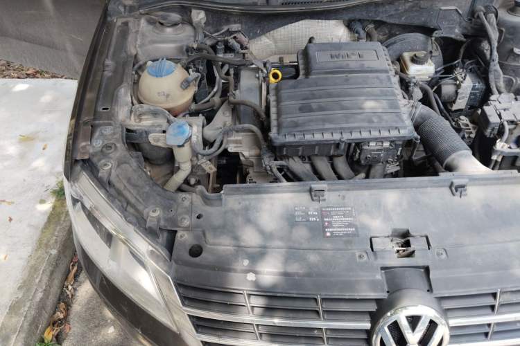 Used Volkswagen Gran Lavida 2014 1.6L Automatic Sport Edition Engine Bay Right
