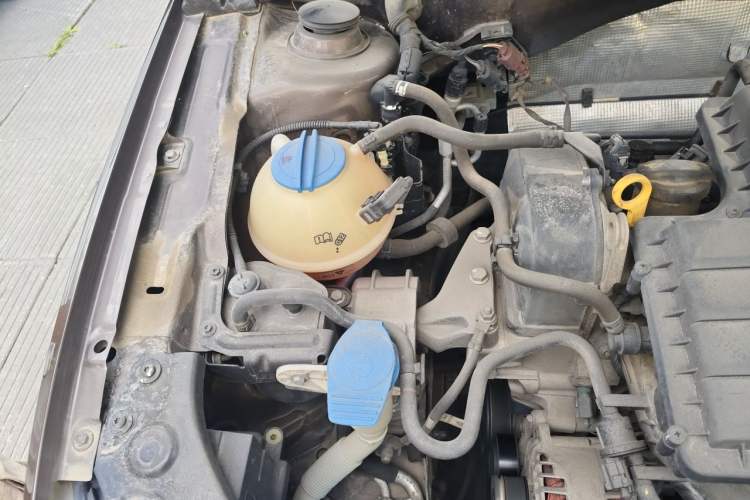 Used Volkswagen Gran Lavida 2014 1.6L Automatic Sport Edition Engine Bay Right