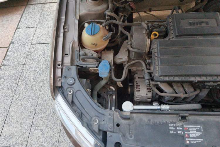 Used Volkswagen Gran Lavida 2014 1.6L Automatic Sport Edition Engine Bay Right