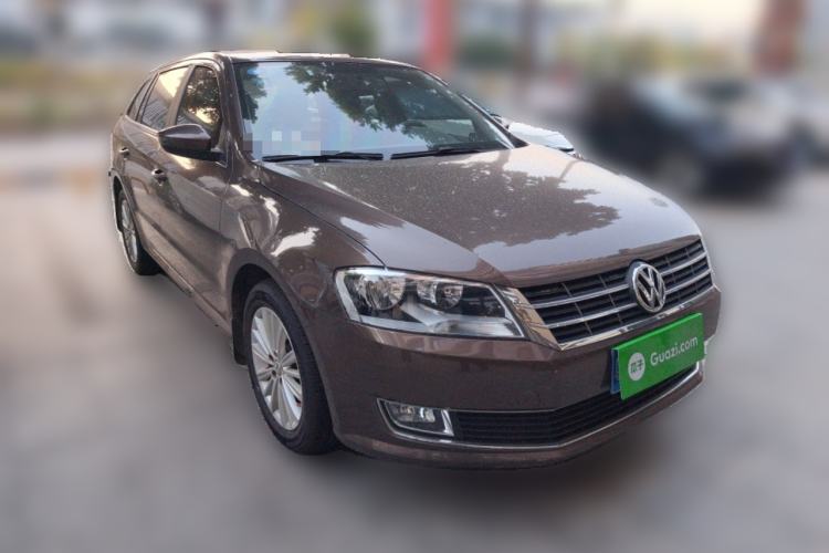 Used Volkswagen Gran Lavida 2014 1.6L Automatic Sport Edition Front Right 45 Deg