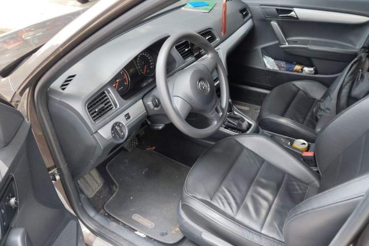 Used Volkswagen Gran Lavida 2014 1.6L Automatic Sport Edition Left Front Seat